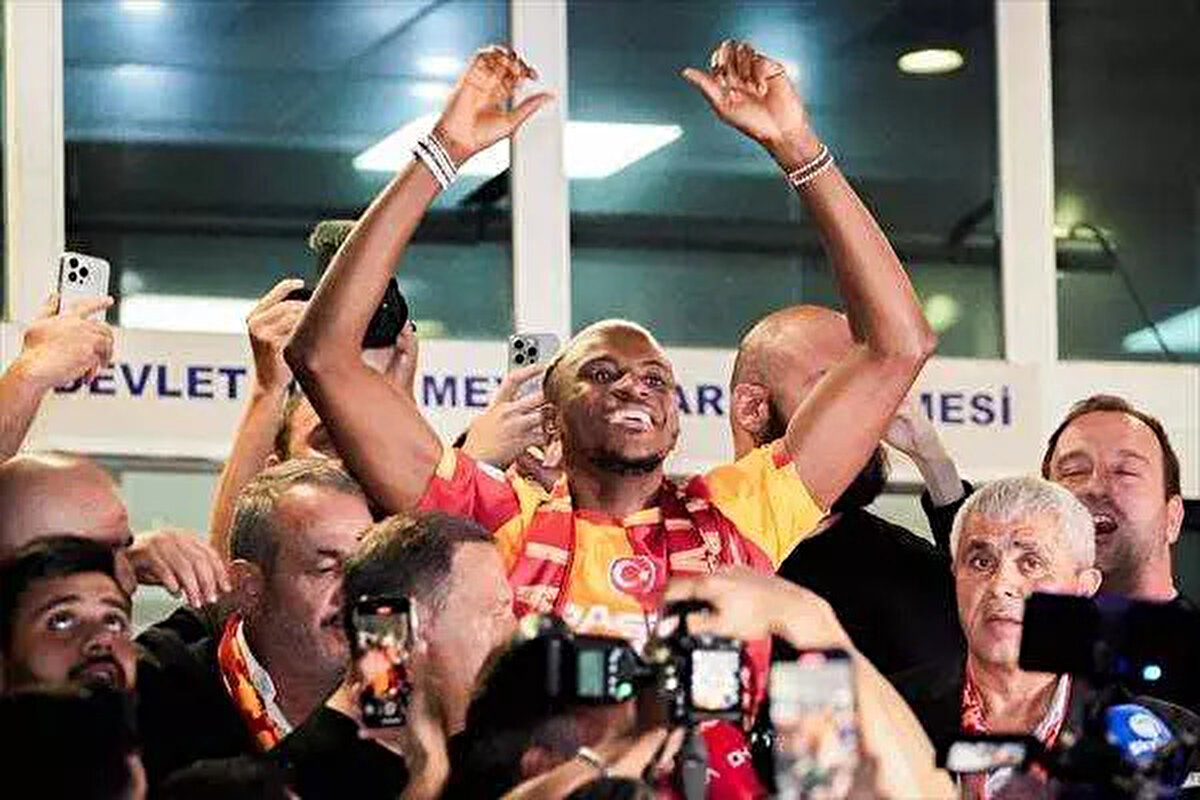 İstanbul'a getirilen Nijeryalı golcü için kulübün paylaştığı videoda ise dikkat çeken bir ayrıntı yer aldı.