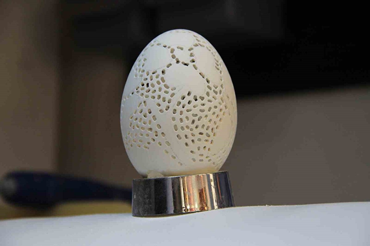 7 yıldır yumurtaları adeta sanat eserine dönüştüren Midiliç, yaptığı ürünlerin Türkiye’nin birçok şehrindeki vatandaşlardan ilgi gördüğünü dile getirdi.