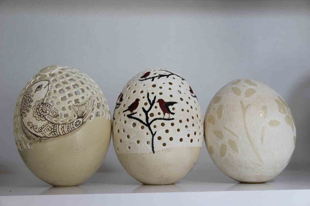 "Yumurta kabuğu oymacılığını Çorum’da tek ben yapıyorum"<br><br>Yaptığı sanatın Türkiye’de sayılı kişiler tarafından icra edildiğini vurgulayan Midiliç, "El emeği eserlerimi sadece Çorum’da değil, Türkiye’nin birçok noktasına gönderiyorum. 