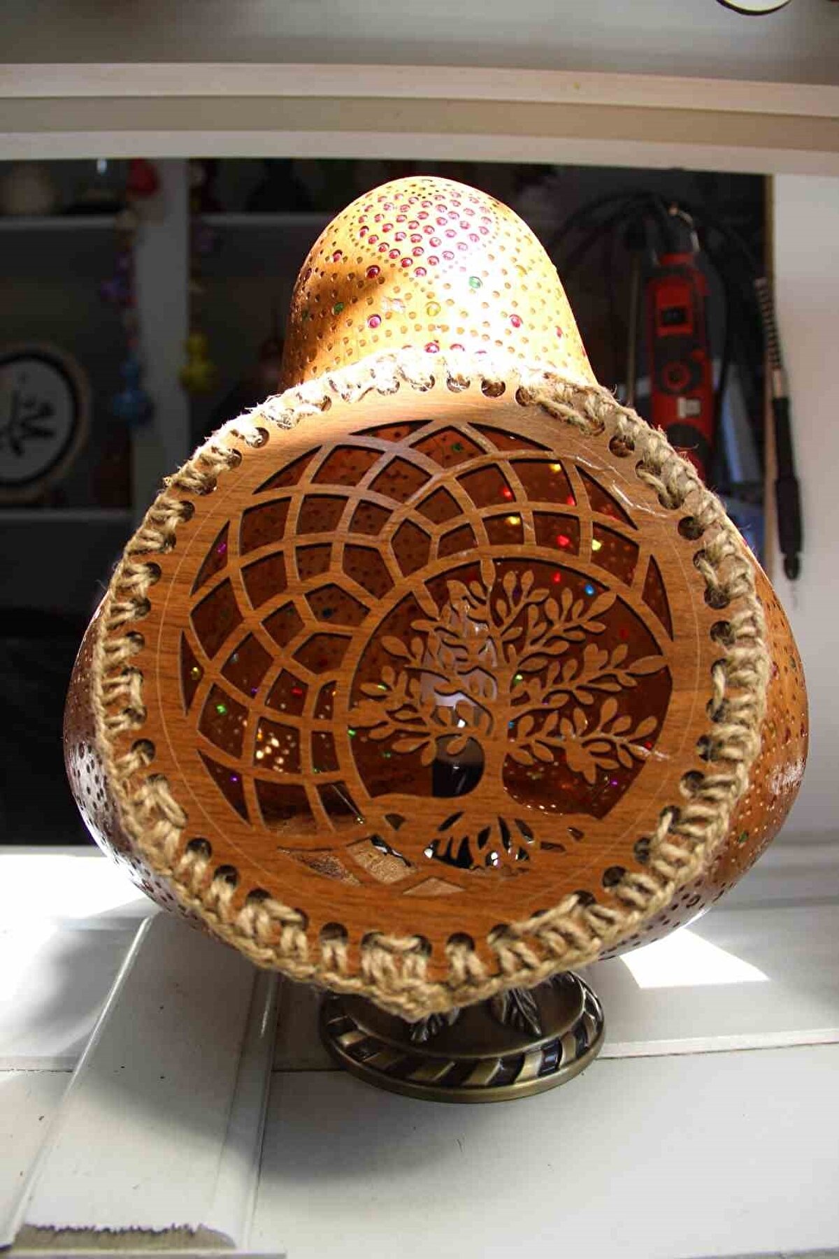 Amacım bu alanda kendimi belgelemek, sanatımı daha ileri taşımak. Kendi yaş grubum ve üzerindeki herkesi, boş vakitlerini bu tür el sanatlarıyla değerlendirerek hem hobi edinmeye hem de aile ekonomilerine küçük de olsa katkıda bulunmaya davet ediyorum" diye konuştu.