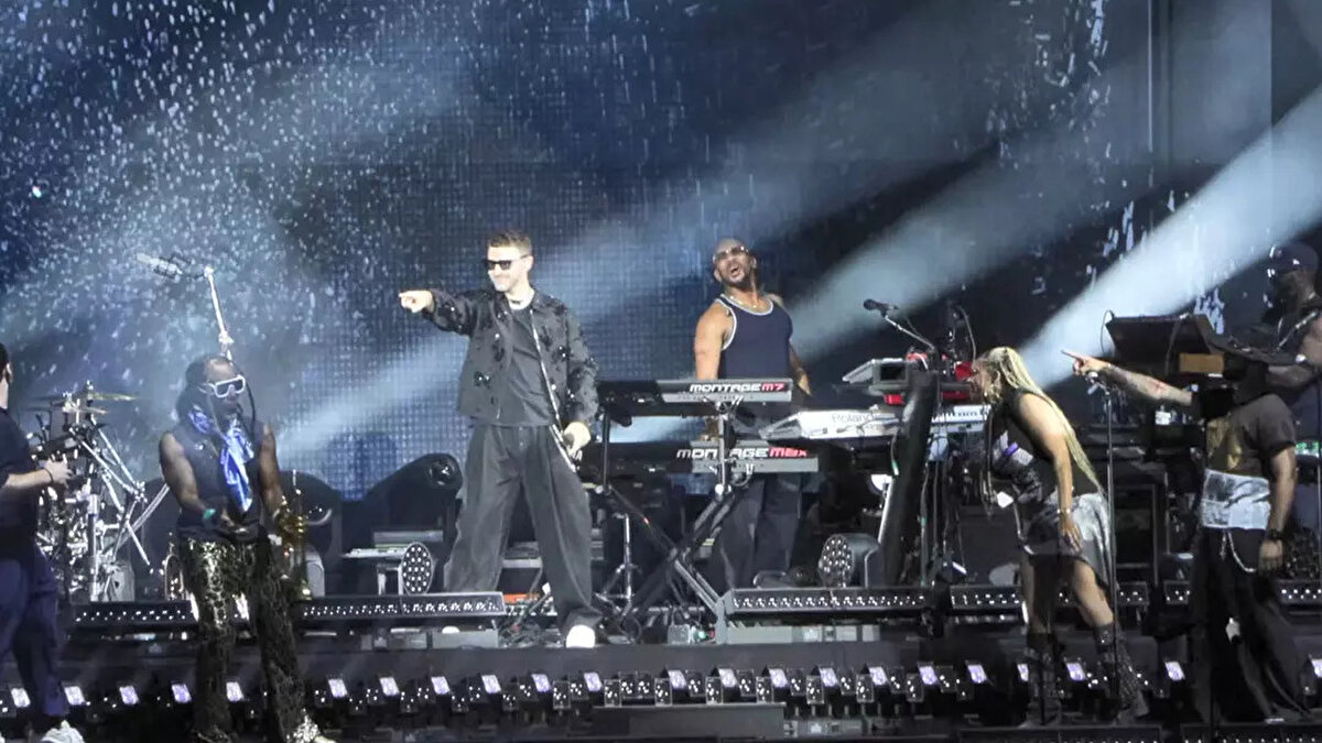 İstanbul Emniyeti olası saldırıyı önledi <br><br>Konserin iletişim sürecinin yürütüldüğü ajans tarafından paylaşılan gönderide büyük bir tehdidin eşiğinden dönüldüğü ortaya çıktı. Konuya ilişkin yapılan açıklamada şu ifadelere yer verildi:<br><br>"Dünyaca ünlü Justin Timberlake konseri, binlerce müzikseverin katılımıyla gerçekleşmiştir. Bu özel gece, sadece müzik açısından değil aynı zamanda kamu güvenliği açısından da son derece hassas bir süreçten geçmiştir.