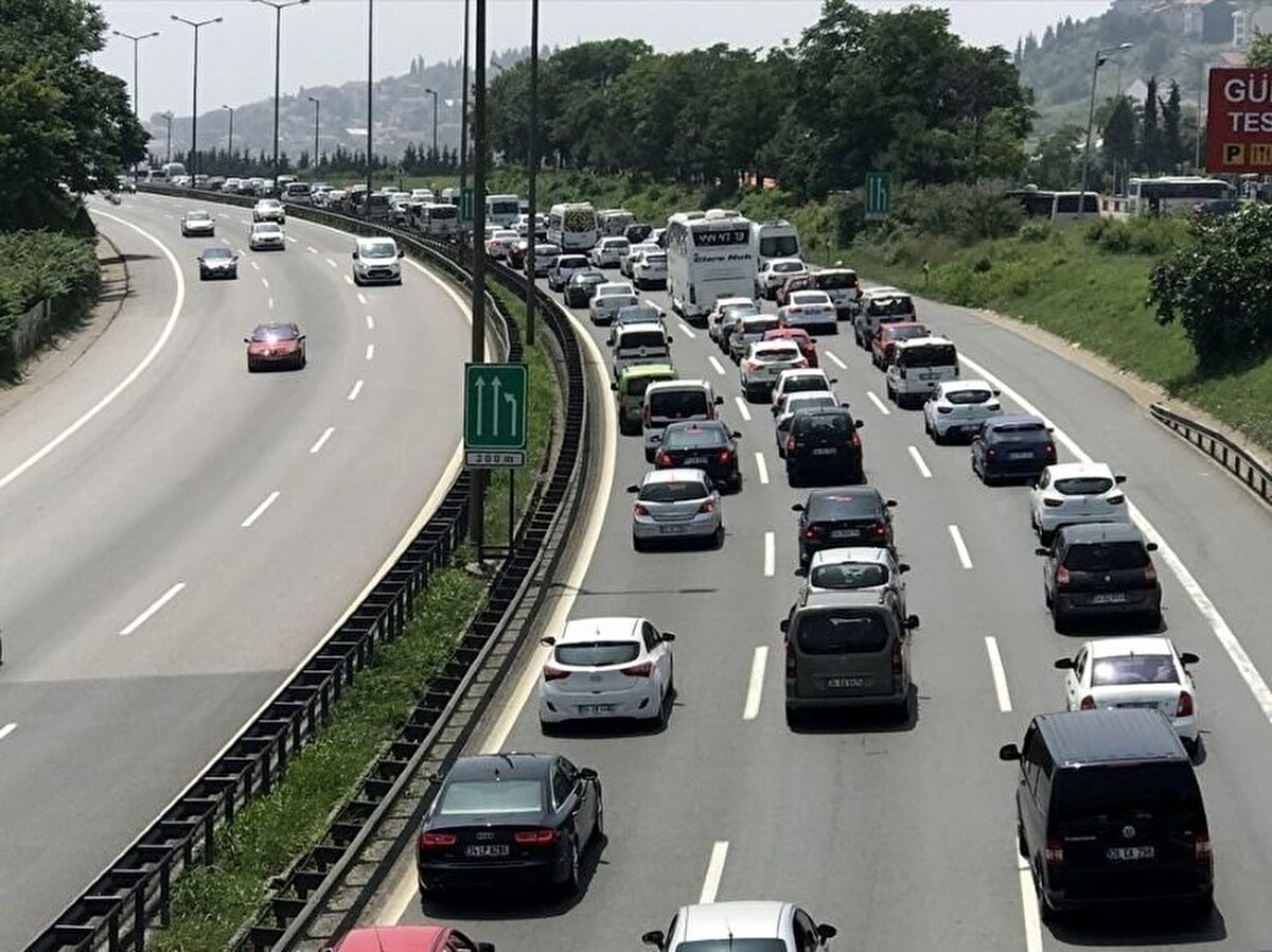 📌 01.01.2018 sonrası tescil edilmiş araçlar (1-3 yaş)<br><br>0-1300 cc (matrah 259.900 TL'yi aşmayan): 4.834 TL<br><br>0-1300 cc (matrah 455.300 TL’yi aşan): 5.803 TL<br><br>1301-1600 cc (matrah 259.900 TL’yi aşmayan): 8.421 TL<br><br>1601-1800 cc (matrah 651.700 TL’yi aşan): 17.866 TL<br><br>1801-2000 cc (matrah 651.700 TL’yi aşan): 28.142 TL