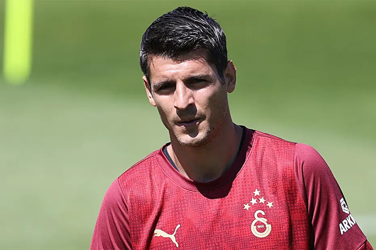 Morata'nın transferi ve Davinson Sanchez'le ilgili iddialar için Kavukcu, “Morata bizim oyuncumuz. Çok da iyi bir karakter. Geçen sene bize katıldı. Satın alma opsiyonunu da kendimizde tutuyoruz. Icardi geri döndü. O da bu kadroda yer bulur muyum bulamaz mıyım diye düşünmüş olabilir. Her oyuncunun bir rakamı vardır. Bonservisi Milan'da olabilir ama opsiyon bizde. Karar verici takım Galatasaray. Şu anda net bir şey yok. Konuşulan oyuncularımızdan bir tanesi. Davinson'u herkes istiyor, bizim oyuncumuz. Oyuncularımıza da teklif gelebilir. Gelmemesi da garip olur. Daha çok zaman var. Bu zaman içinde insanların bize inanmasını ve güvenmesini istiyorum. Bunu da kanıtladığımızı düşünüyorum.” yanıtını verdi.<br><br>