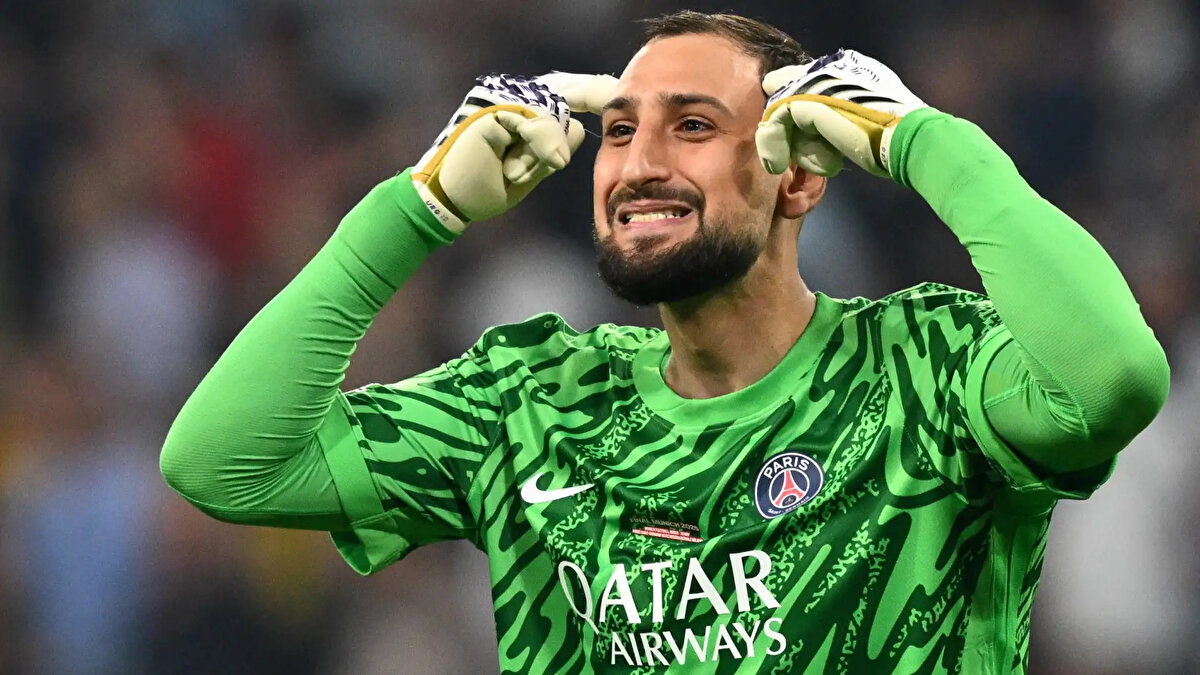 Transfer söylentileri arasında yer alan diğer isimlerden biri ise geçtiğimiz sezon PSG ile Şampiyonlar Ligi'ni kazanan Donnarumma'ydı<br>Başarılı file bekçisi ise geçtiğimiz sezon 47 maçın 17'sinde kalesini gole kapatmıştı.