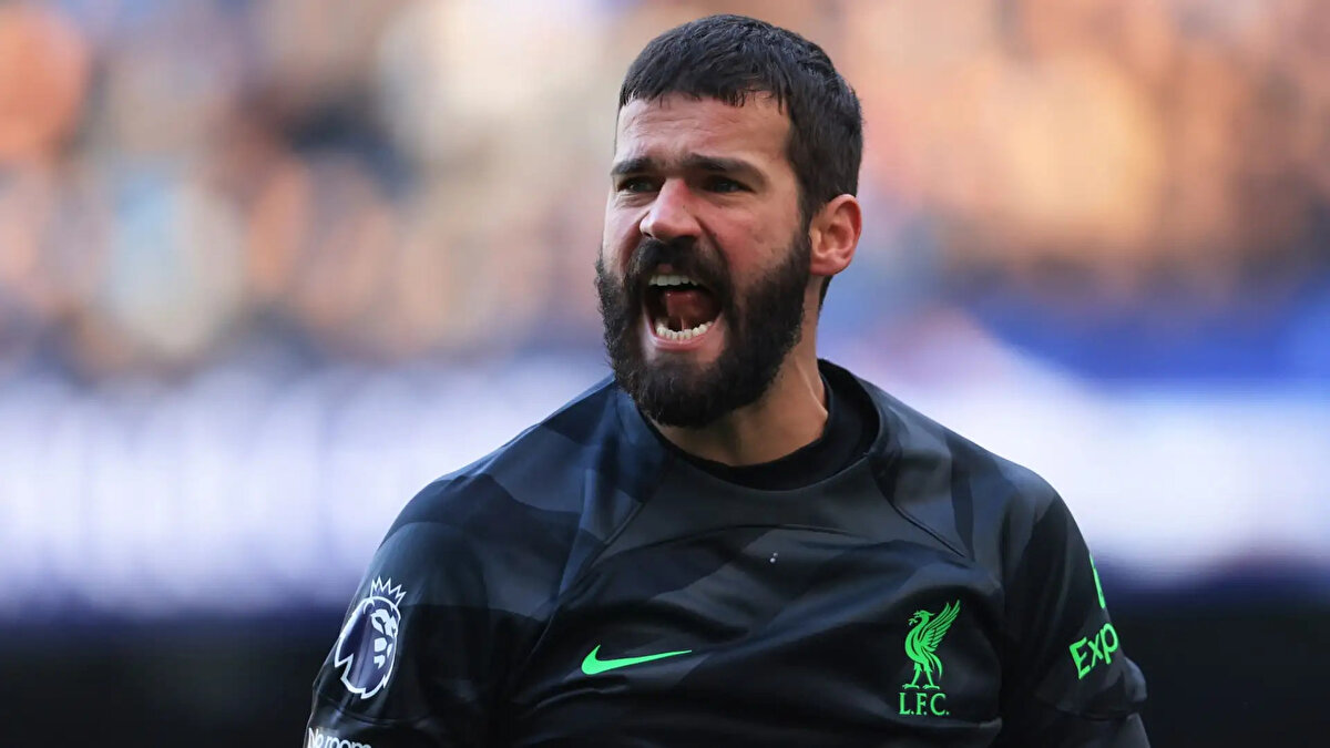Listede çok konuşulan isimlerin son sırasında ise Liverpool'un yıldızı Alisson yer alıyordu. <br>Brezilyalı file bekçisi ise geçtiğimiz sezon 35 maçın 13'ünde kalesini gole kapattı. 