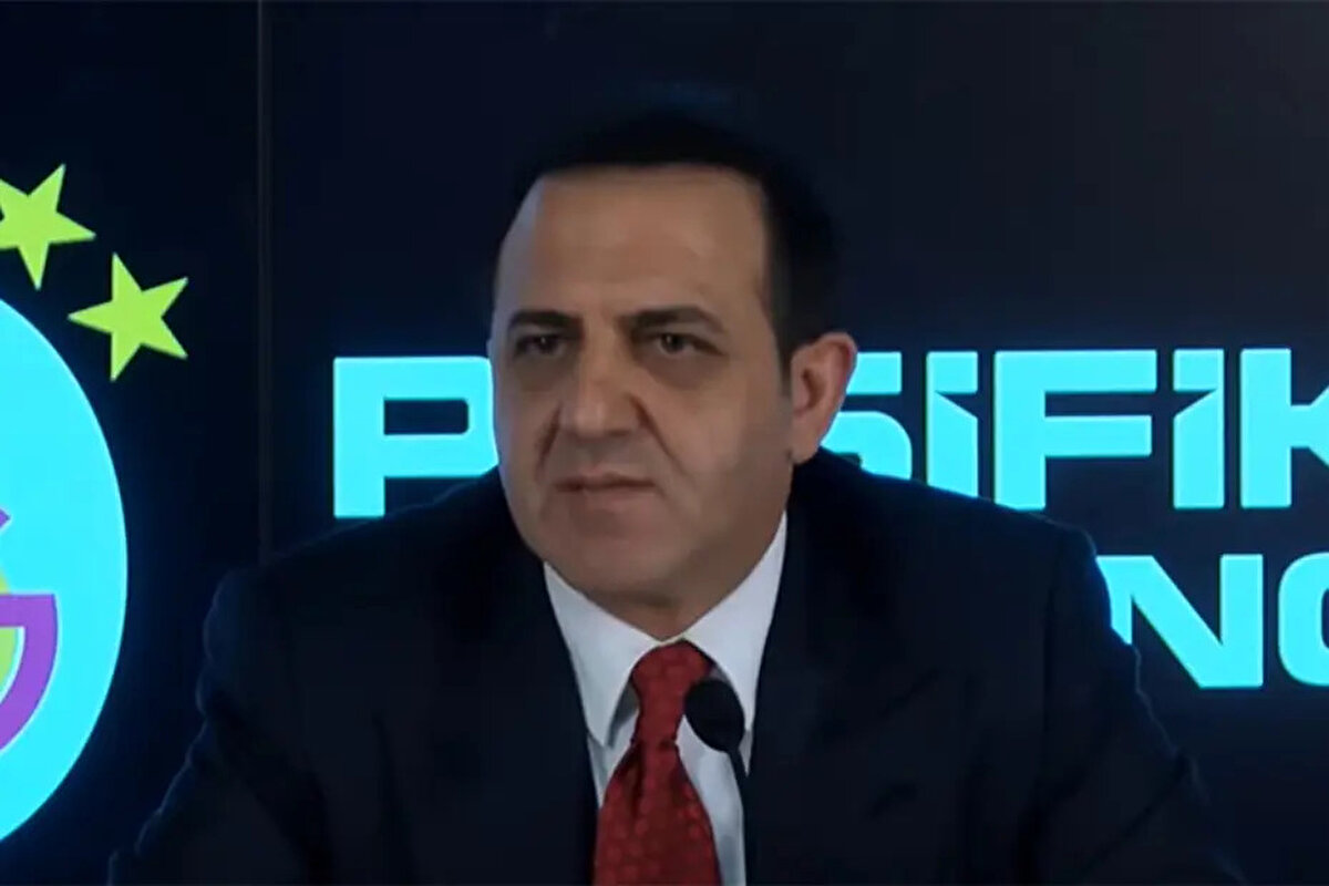 "Biz sezon sonunda da konuştuk. Galatasaray, Avrupa'daki futbolcuların odağı haline geldi. İstediğimiz futbolcuyu alırız. Bunu Osimhen'de gösterdik.<br><br>