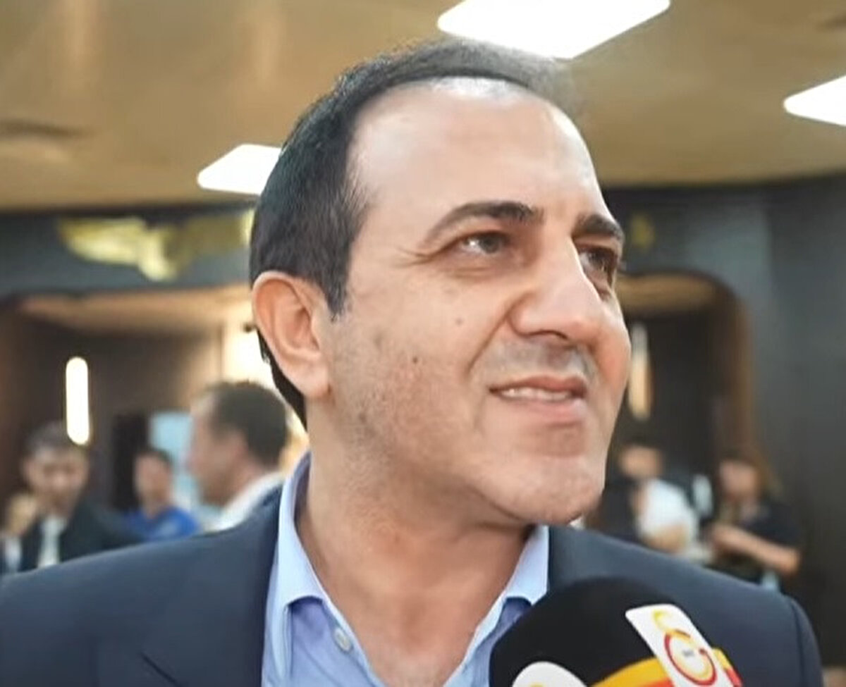 Kaleci transferi için çok isim konuşuluyor. İsmi konuşulmayan 3 tane daha kaleci var, gizli bir şekilde yönettiğimiz. Biten bir şey yok. Görüştük mü görüştük. Galatasaray'ın şartları uyuşuyorsa önce başkanımız, sonrasında hocamız karar verecek." şeklinde konuştu.<br><br>