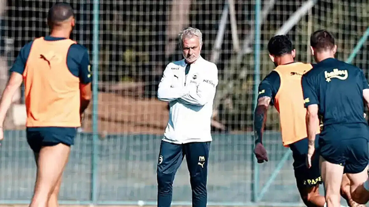 Peki Fenerbahçe'nin UEFA listesinde kimler var? Kimler listeye alınmadı? İşte detaylar...