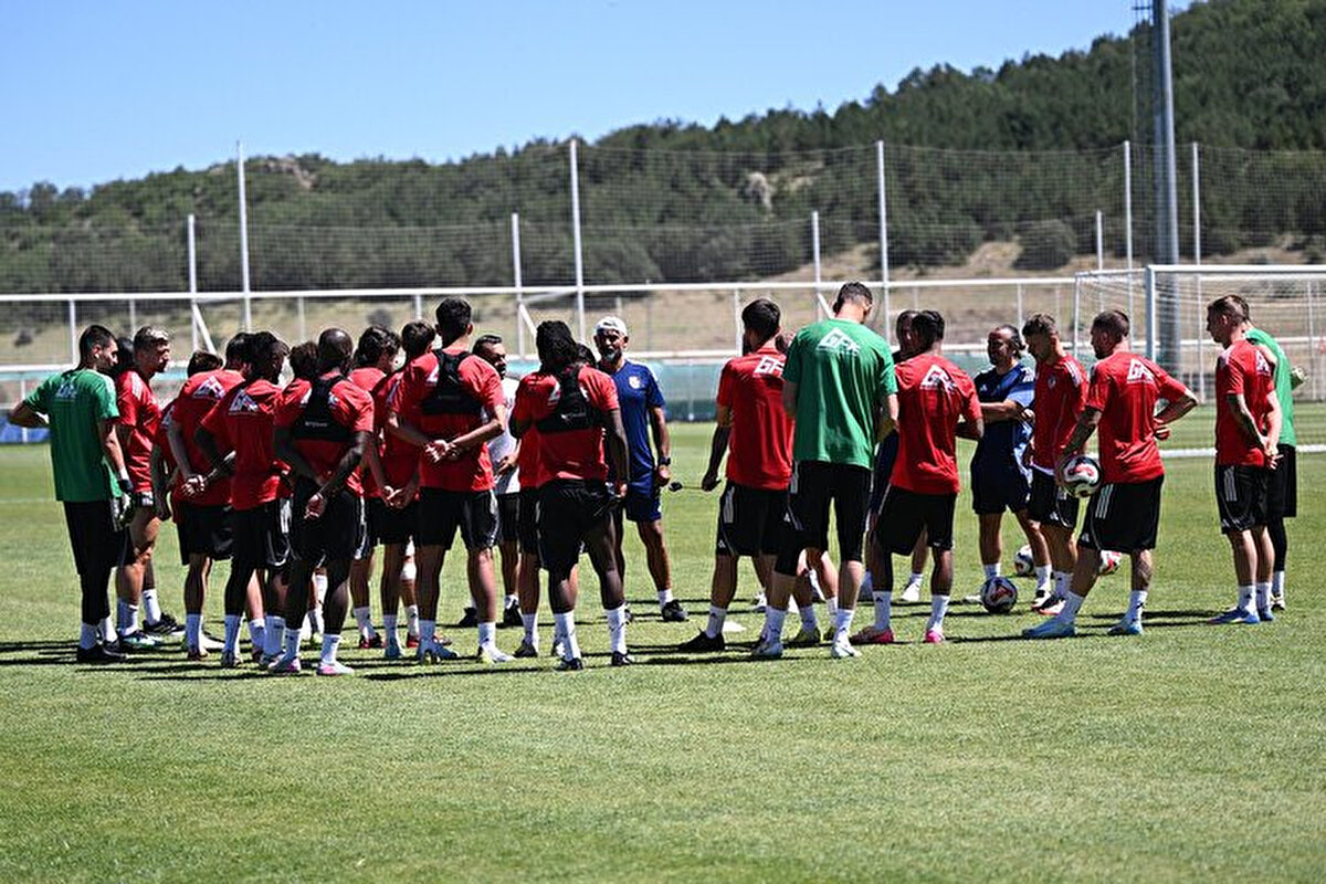 Gaziantep FK'nın Trendyol Süper Lig'in ilk haftasında 8 Ağustos Cuma günü Galatasaray ile yapacağı maçın bilet fiyatları açıklandı.<br><br>