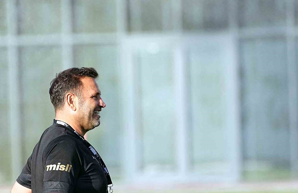 Galatasaray’ın büyük ses getiren transferi Victor Osimhen, İstanbul’a gelişinde binlerce taraftar tarafından coşkuyla karşılandı ve sarı-kırmızılı camiada heyecanı zirveye taşıdı. Bu da Osimhen'in forma giyme ihtimali için heyecan yarattı.