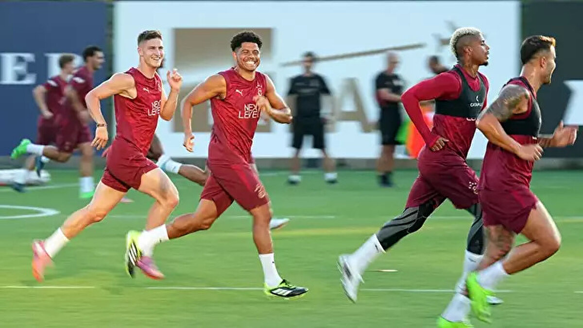 Galatasaray  Lazio hazırlık maçı, hem Süper Lig hem de Serie A takipçileri için önemli bir prova niteliği taşıyor. 