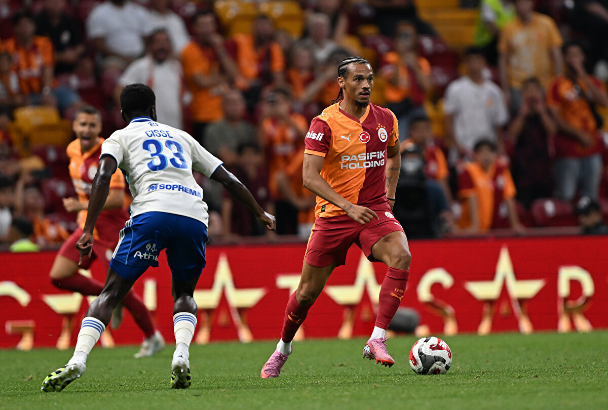 Taraftarlar, bu mücadelede genç yeteneklerin performansını, yeni transferlerin uyumunu ve teknik direktörlerin oyun planlarını yakından izleme fırsatı bulacak. Sosyal medyada ve arama motorlarında “Galatasaray Lazio maçı ne zaman, hangi kanalda?” gibi sorgular hızla artarken, karşılaşmanın atmosferi ve rekabet seviyesi şimdiden gündemdeki yerini aldı.