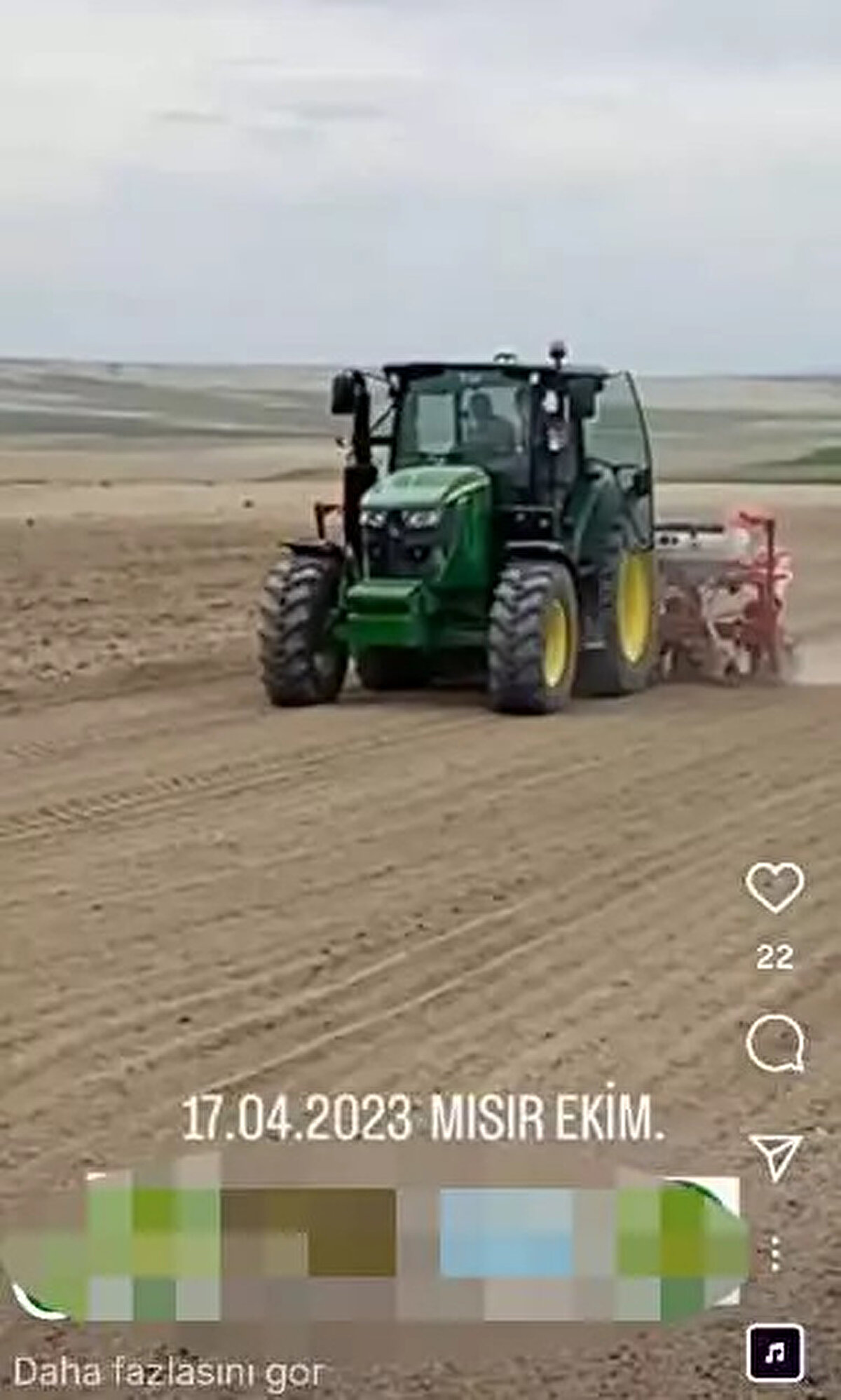 <br><br>Sonra Polatlı’ya gittim B.Ö. isimli kişiyle görüştüm. Traktörü ruhsatsız satın aldığını, aldığı kişiyi de söyleyemeyeceğini söyledi. Traktörü başkasına satmış, sattığı kişinin de ismini ve adresini söylemedi. Ben de savcılığa giderek şikayetçi oldum. Bu kişinin traktörümü kullanırken yayınladığı videoları kaydettim. Bu kişi itiraz etmiyor ama traktörü sattığı kişiyi de söylemiyor. Ben traktörümün bir an önce bulunup bana teslim edilmesini istiyorum" diye konuştu.<br>