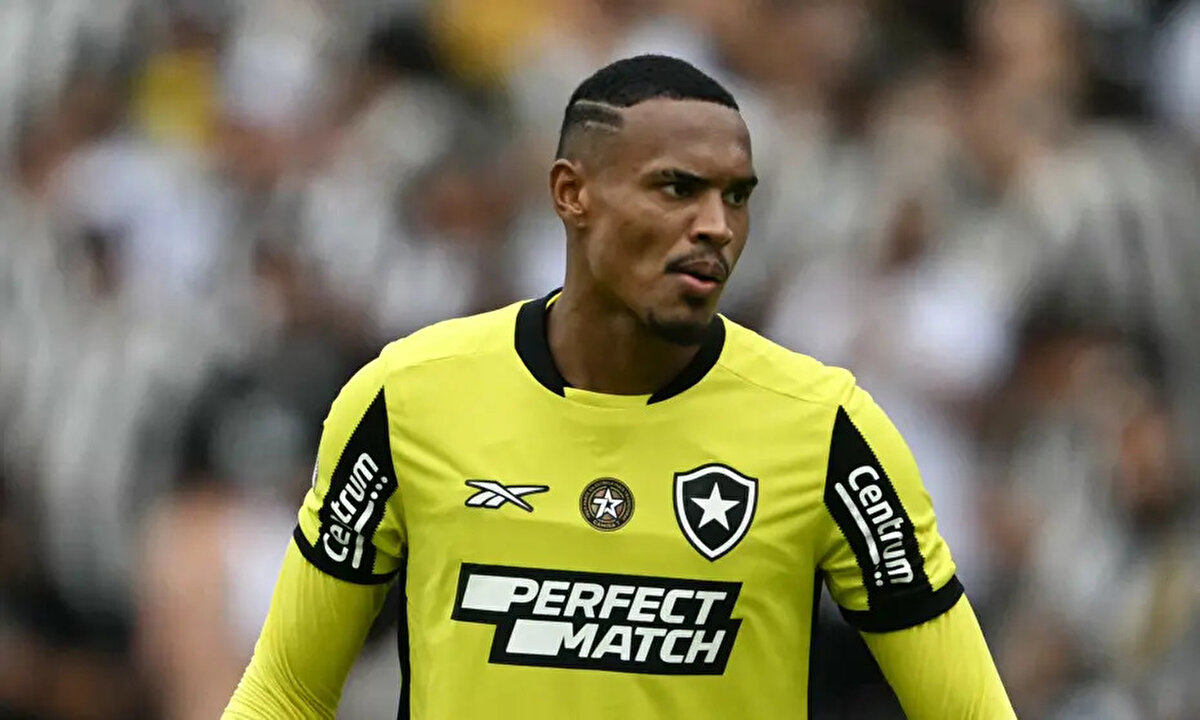 29 yaşındaki kaleci için Premier Lig temsilcisi West Ham, 8 milyon euroluk teklif yaptı.