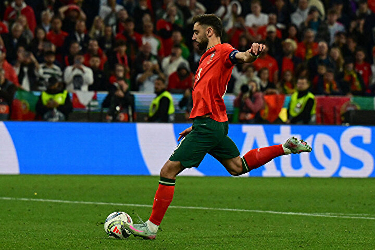 Paylaşımına Fenerbahçe'nin Brezilyalı futbolcusu Fred'i etiketleyen Fernandes, "Ortağıma iyi bak" yazdı.<br><br>