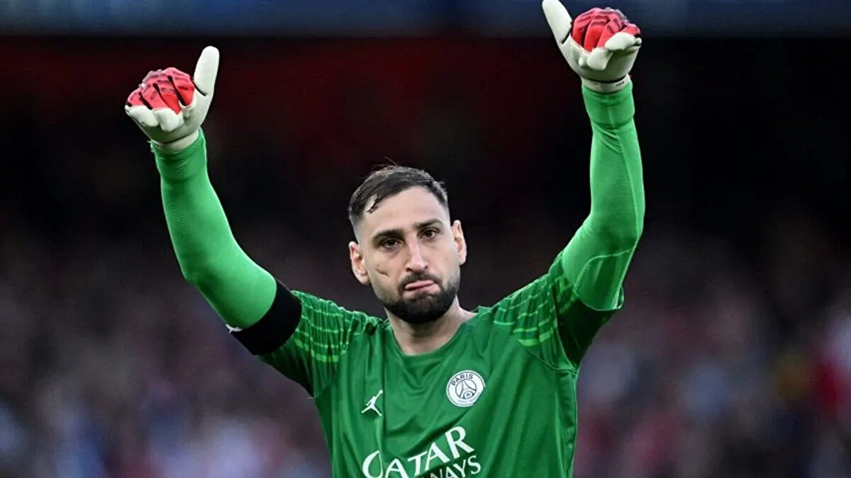 Donnarumma'nın çevresinin konuyla ilgili herhangi bir yorum yapmayı reddettiği ve gelişmeleri takip edeceği aktarıldı.