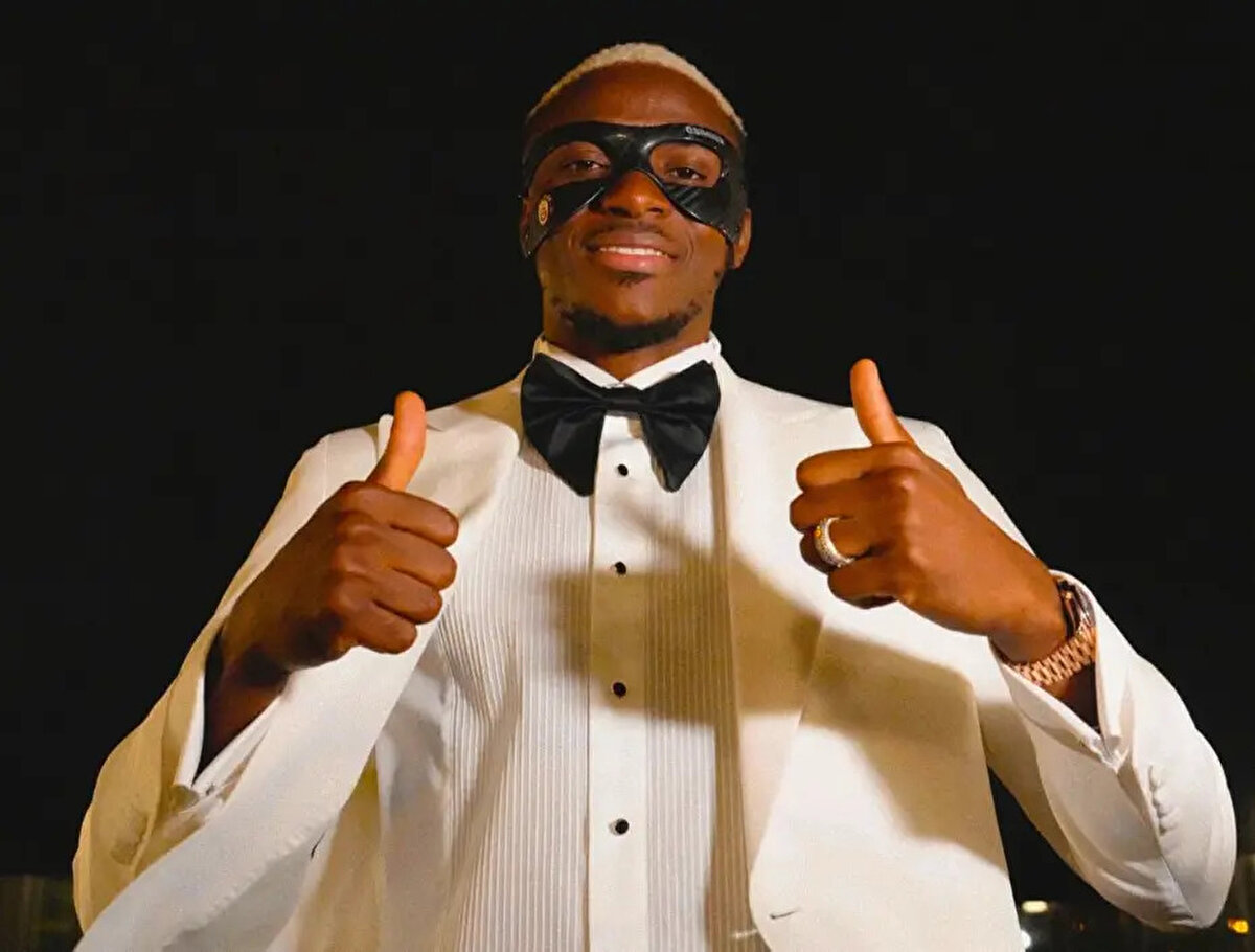 Galatasaray'ın Napoli'den Victor Osimhen'i renklerine bağlaması sadece Türkiye'de değil dünyada da büyük ses getirdi.<br>