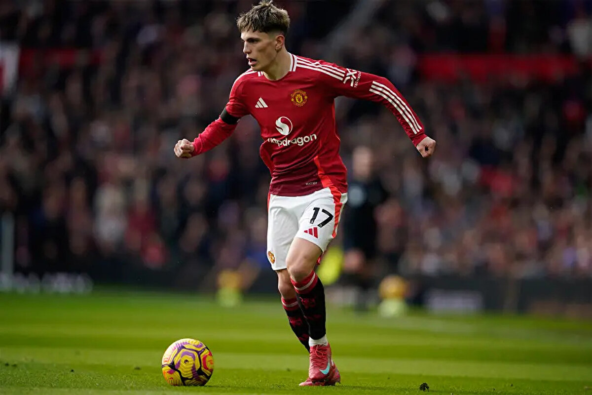 Ruben Amorim'le yaşadığı sorunların ardından takımda düşünülmeyen Garnacho'nun takımdan ayrılması bekleniyor.