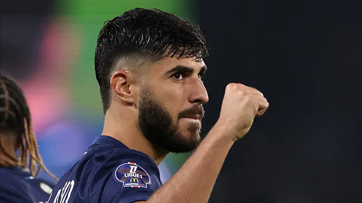 29 yaşındaki futbolcunun ise Branco'ya "Fenerbahçe ile anlaştım. Şu an sizinle görüşmem doğru olmaz. Fenerbahçe ile olan anlaşmama sadık kalmak istiyorum. Türk kulübünün bana olan güvenini boşa çıkarmak istemem." dediği iddia edildi.<br>