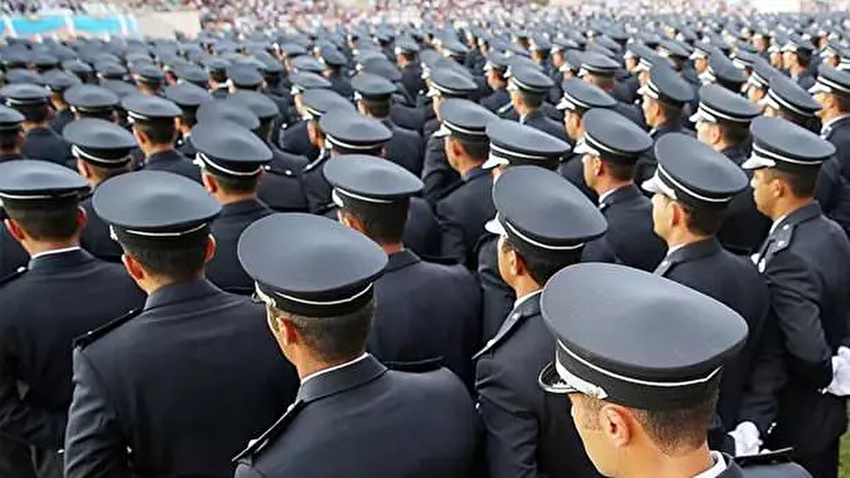 Boy ve beden kitle endeksi şartları nedir?<br>Erkekler için en az 167 cm, kadınlar için 162 cm boy şartı var. BKİ ise 18-27 arası olmalıdır.