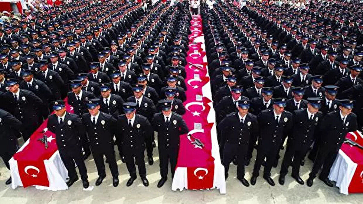 Polis akademisi başvuru tarihleri 2025<br><br>Polis Akademisi Başkanlığı tarafından yapılan açıklamaya göre, başvurular 2 - 6 Ağustos 2025 tarihleri arasında alınacak. Adaylar, www.pa.edu.tr adresi üzerinden e-Devlet şifreleriyle giriş yaparak başvuru işlemlerini gerçekleştirebilecek.