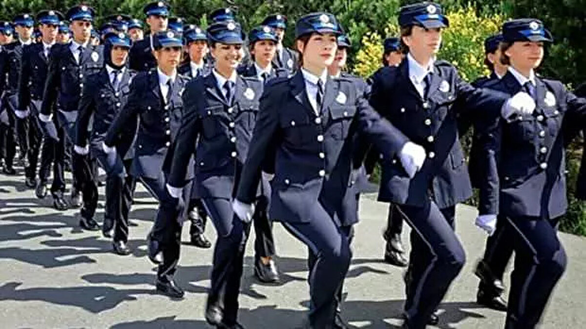 Başvuruda nelere dikkat edilmeli?<br><br>Başvuru süresi yalnızca 5 gün olduğu için adayların belgelerini önceden hazırlamaları büyük önem taşıyor. Ayrıca fiziki yeterlilik sınavına yönelik antrenman yapılması ve sözlü mülakata psikolojik olarak hazırlanılması da sürecin başarıyla tamamlanmasında etkili olacak.