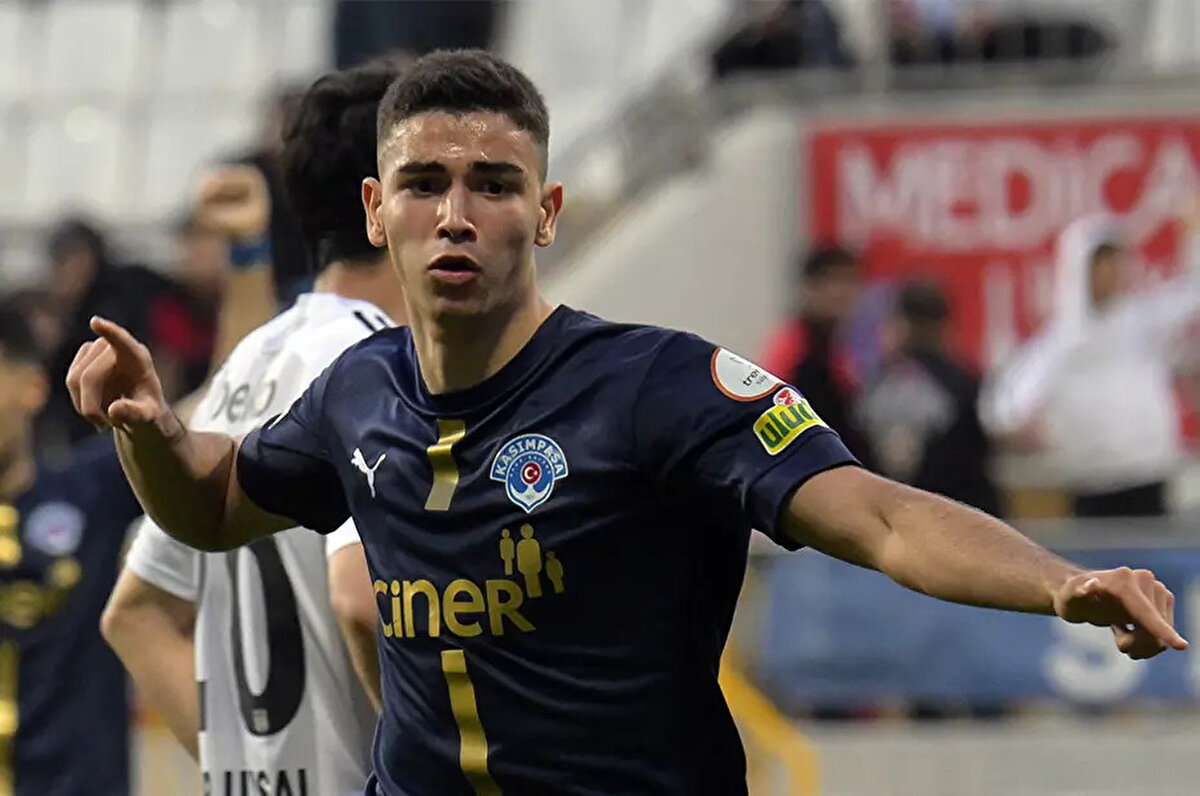 Aston Villa'nın internet sitesi üzerinden yapılan açıklamada milli futbolcunun sezon sonuna kadar Belçika ekibine kiralandığı belirtildi.<br>