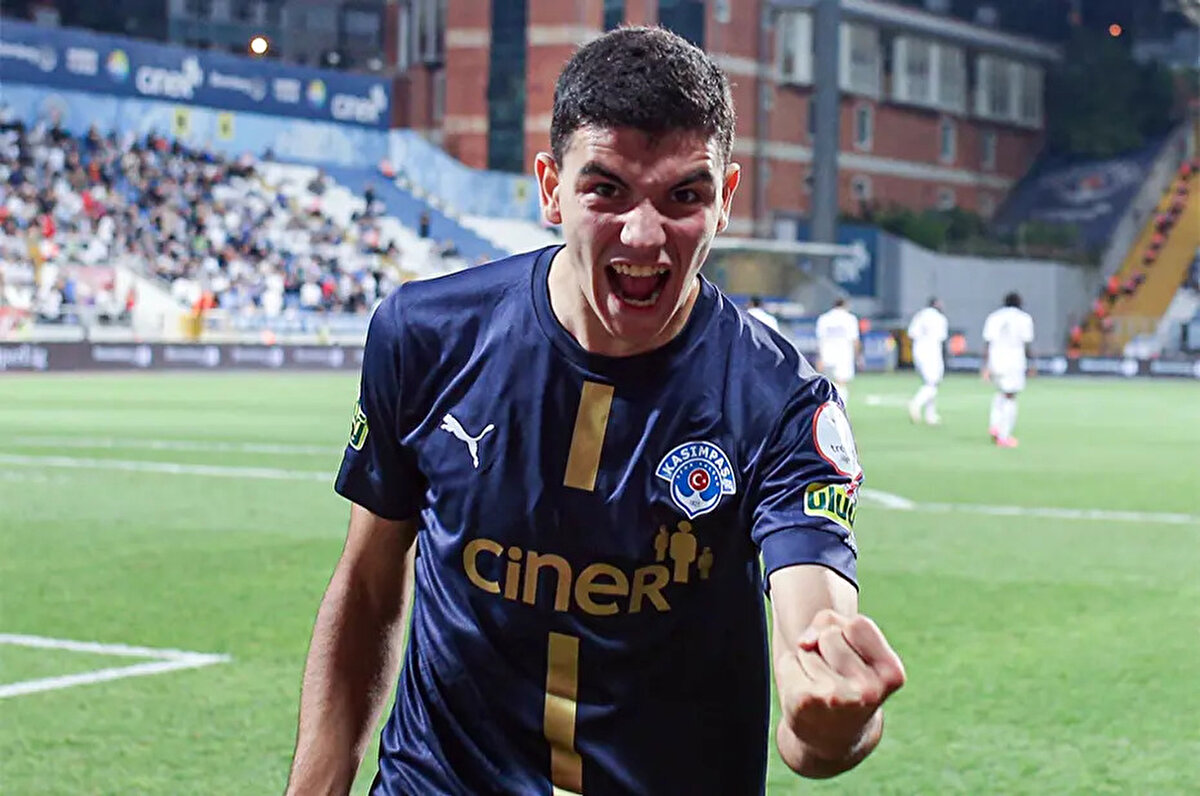 19 yaşındaki stoper, A Milli Takım'da ise bir kez forma şansı buldu. Yasin Özcan, geçtiğimiz sezonun devre arasında Aston Villa'ya transfer olmuş ikinci yarıda Kasımpaşa'da kiralık olarak oynamıştı. Sezonun tamamlanmasının ardından Yasin, Aston Villa'ya katıldı.<br>