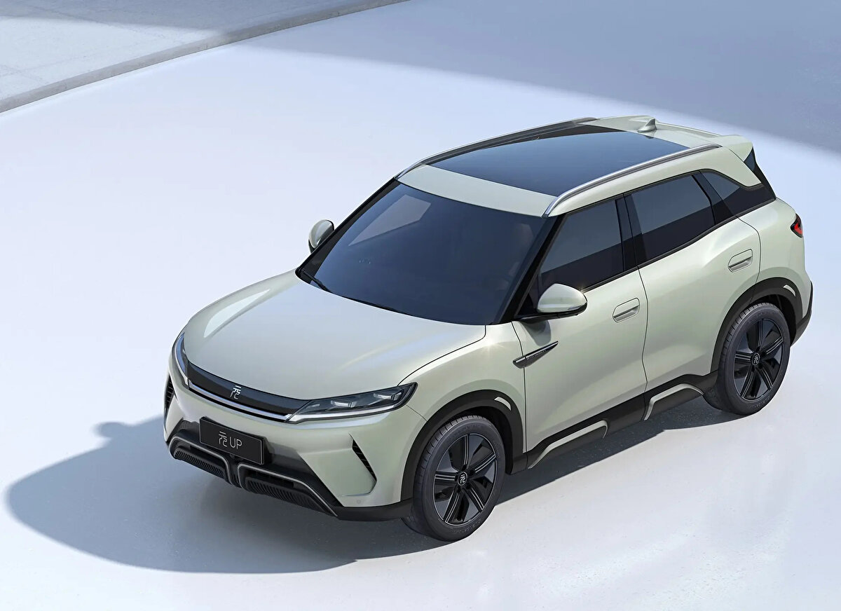 Türkiye’ye ne zaman gelecek?<br><br>Yeni Yuan Up’ın Türkiye pazarına geliş tarihi henüz netlik kazanmasa da, sektör uzmanları bu modelin ülkemizde yaklaşık 900 bin TL bandında satışa sunulabileceğini öngörüyor. Şu an için model sadece Çin pazarı için planlansa da, önümüzdeki süreçte Avrupa ve Türkiye pazarlarına giriş yapması bekleniyor.