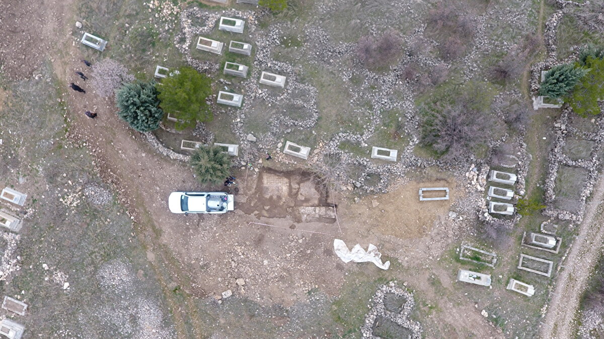 "En dikkat çekici unsur Davud Yıldızı içindeki haç motifi ve altı satırlık Grekçe yazıt"<br><br>Diyarbakır Müzesi Müdür Vekili Müjdat Gizligöl, Diyarbakır Müzesi'nin Türkiye'nin en eski ve köklü müzelerinden biri olduğunu, müzenin kurulduğu 1934 yılından bu yana 50'nin üzerinde kurtarma kazısı gerçekleştirildiğini söyledi.