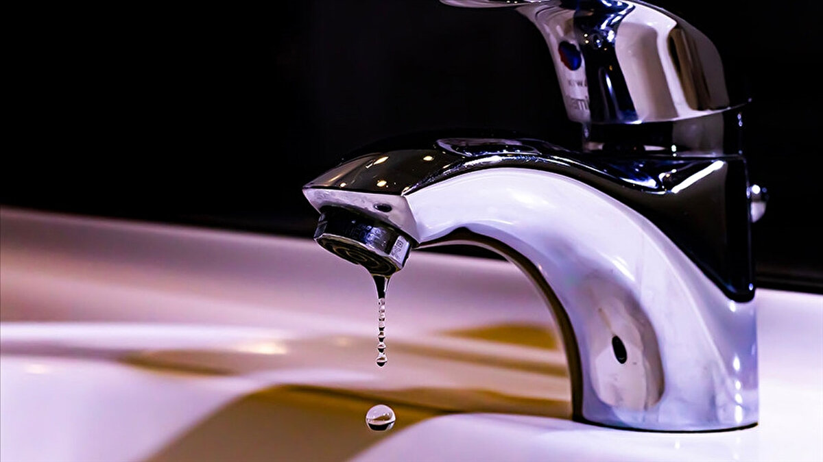 Güncel kesinti listesi ve sorgulama<br><br>İzmir genelindeki tüm kesintileri anlık olarak takip etmek isteyenler, izsu.gov.tr adresinden veya İZSU mobil uygulamasından “Kesinti Sorgulama” ekranını kullanabilir. Ayrıca İZSU'nun sosyal medya hesapları da anlık bilgilendirme için kullanılabiliyor.