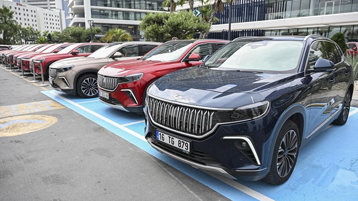 Togg T10X V2 için bireysel ve kurumsal kullanıcılara ilişkin kredi kampanyası duyuruldu.<br><br>Bireysel kullanıcılar için 250 bin lira, 12 ay vadeli olan kredide faiz oranı yüzde 0 ve aylık ödeme 20 bin 833 lira oldu.