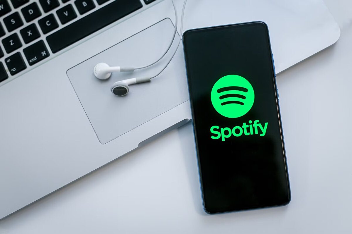 Abonelere e-posta ile bilgilendirme yapılacak<br><br>Spotify, önümüzdeki günlerde zam kararına ilişkin kullanıcılarına bilgilendirme e-postası gönderecek. Fiyat artışının uygulanacağı pazarlarda yer alan aboneler, bu e-posta sayesinde yeni tarife hakkında detaylara ulaşabilecek.
