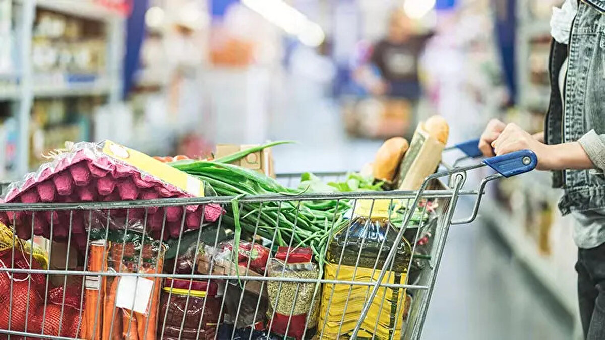 Gözler TÜİK Temmuz ayı enflasyon verilerinde. 4 Ağustos’ta açıklanacak oranlar, milyonlarca kişiyi ilgilendiren ekonomik gelişmelerin temelini oluşturacak. Açıklama sonrası hem maaş zammı hesaplamaları hem de kira artışları netlik kazanacak.