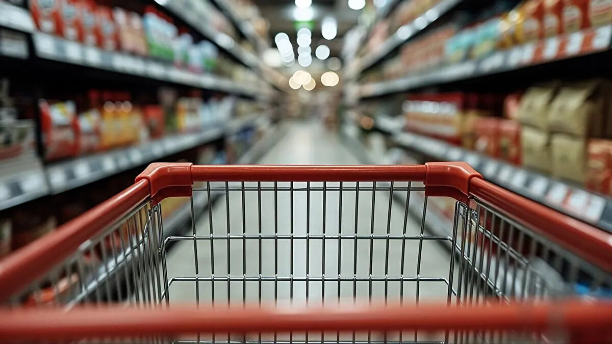 Öte yandan, AA Finans Enflasyon Beklenti Anketi’ne katılan ekonomistler, temmuz ayında TÜFE’nin ortalama %2,34 artacağını öngörüyor. Beklentiler yüzde 1,65 ile yüzde 2,90 arasında değişiyor.<br><br>Ekonomistlerin tahminlerine göre, yıllık enflasyonun bir önceki ayki %35,05 seviyesinden %33,90’a düşmesi bekleniyor. 2025 yıl sonu enflasyon beklentisi ise temmuz itibarıyla %30,32 düzeyinde.