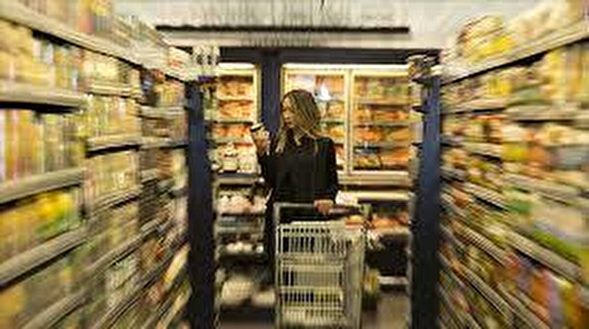 ENFLASYON RAKAMLARI HANGİ ALANLARI ETKİLEYECEK?<br><br>Temmuz ayı TÜFE verileri, başta kira artış oranı, memur ve emekli maaş zammı, sosyal yardımlar ve vergi düzenlemeleri gibi birçok kalemin belirlenmesinde doğrudan etkili olacak. Aynı zamanda, yıllık enflasyon oranı üzerinden yapılan ekonomik değerlendirmeler de bu veriler ışığında güncellenecek.