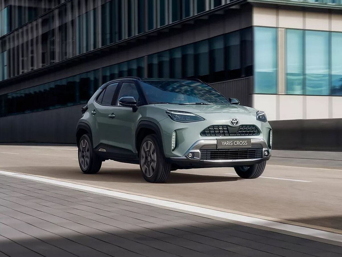 Toyota Yaris Cross Hybrid Fiyat Listesi Ağustos 2025  <br><br>1.5 Hybrid Dream e-CVT 1.855.000 TL   1.5 Hybrid Flame e-CVT 2.012.500 TL  1.5 Hybrid Flame X-Pack e-CVT 2.037.000 TL  1.5 Hybrid Passion X-Pack e-CVT 2.275.000 TL  (Tavsiye Edilen Ağustos Ayına Özel Sınırlı Sayıda Kampanyalı Fiyatlar)<br>