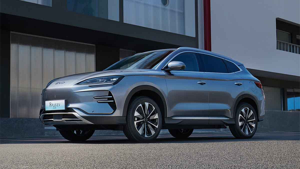 Temmuz 2025’te En Çok Satan 10 Marka<br><br>Temmuz ayı özelinde en çok satış yapan markalar listesinde ise önemli değişiklikler yaşandı. Elektrikli araçlara olan ilgi Temmuz ayında rekor seviyeye ulaşırken, bazı geleneksel markalar sıralamada geri düştü. İşte Temmuz 2025’in en çok satan ilk 10 otomobil markası:<br><br>Renault – 10 bin 76 adet<br><br>Fiat – 6 bin 869 adet<br><br>Volkswagen – 5 bin 709 adet<br><br>Toyota – 5 bin 660 adet<br><br>Hyundai – 5 bin 215 adet<br><br>Tesla – 4 bin 706 adet<br><br>Opel – 4 bin 268 adet<br><br>Peugeot – 4 bin 211 adet<br><br>Citroen – 3 bin 932 adet<br><br>BYD – 3 bin 783 adet