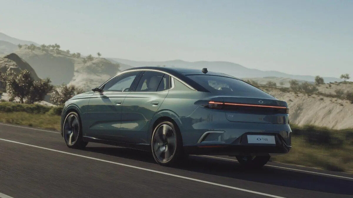 TOGG artık hayal değil, fırsat kapıda<br><br>Yüksek sıfır araç fiyatları nedeniyle otomobil sahibi olamayan binlerce vatandaş için bu teşvik, adeta bir nefes olabilir. Özellikle yerli üretimi ve çevreci teknolojileri desteklemeyi amaçlayan bu iddia edilen program, TOGG’a erişimi kolaylaştırarak hem vatandaşı hem de ekonomiyi rahatlatacak. Hurda araçların trafikten çekilmesiyle çevresel sürdürülebilirliğe de katkı sağlanması bekleniyor.