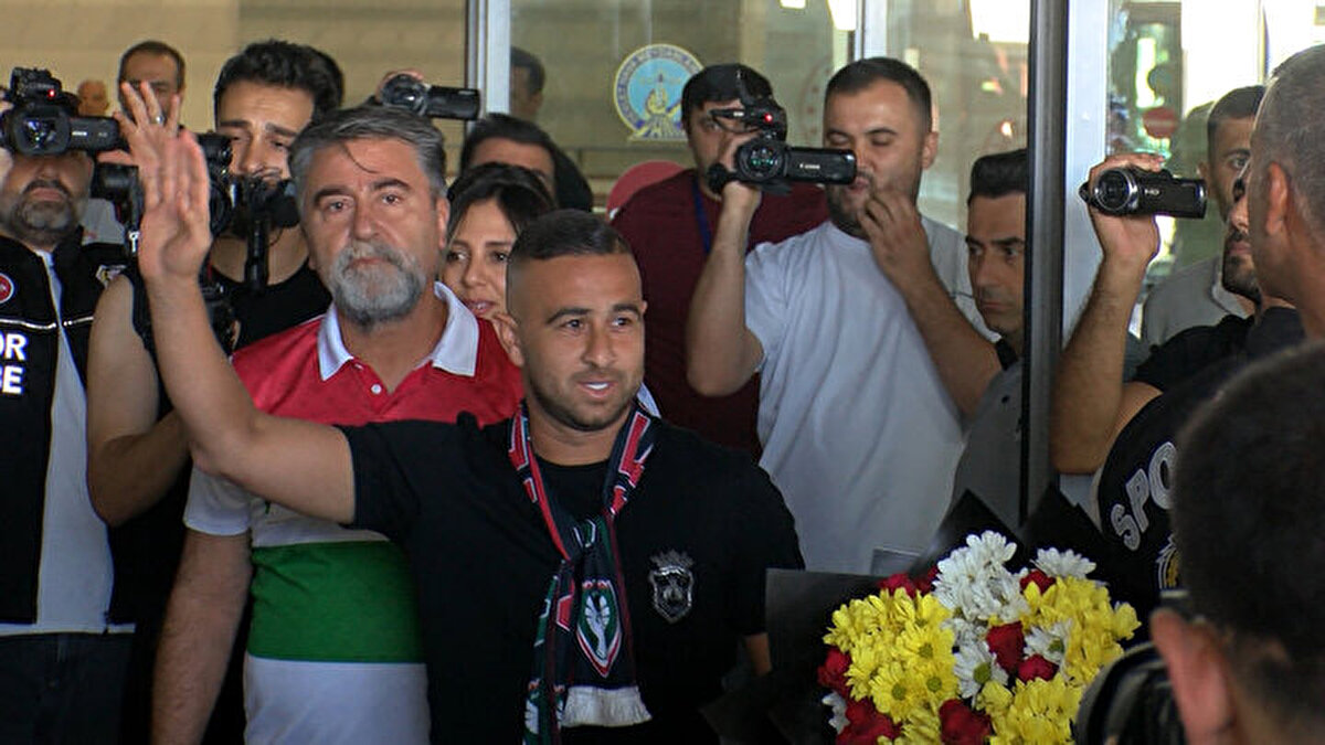 Lig ekiplerinden Amedspor, İsrail Milli Takımı oyuncusu Dia Saba'yı kadrosuna kattı. Amedspor bu transfer için Maccabi Haifa'ya 700 bin Euro bonservis bedeli ödedi.<br>
