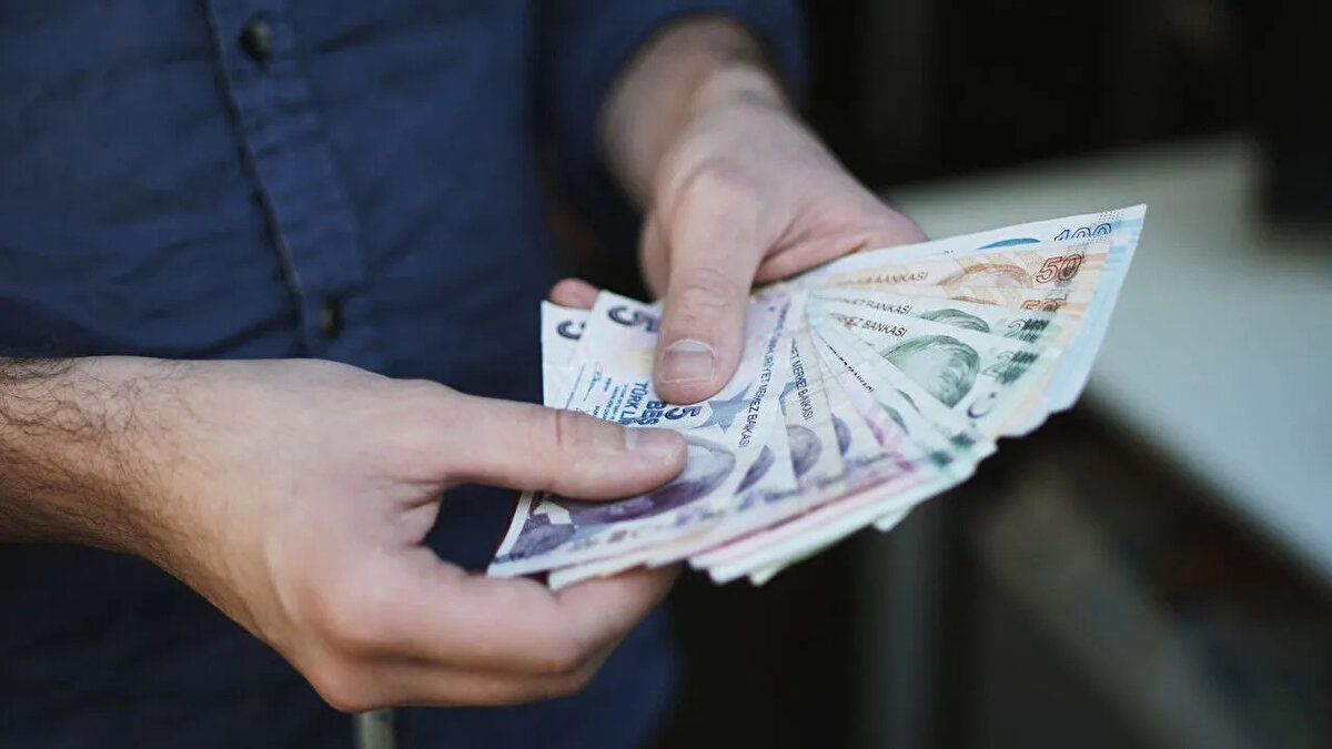 Enflasyon verilerinin ardından ocak ayında yapılacak memur ve emekli zamları için kritik olan enflasyon farkında ilk oran da belli oldu. Buna göre, temmuz ayında enflasyon aylık yüzde 2,06 olarak açıklandı.