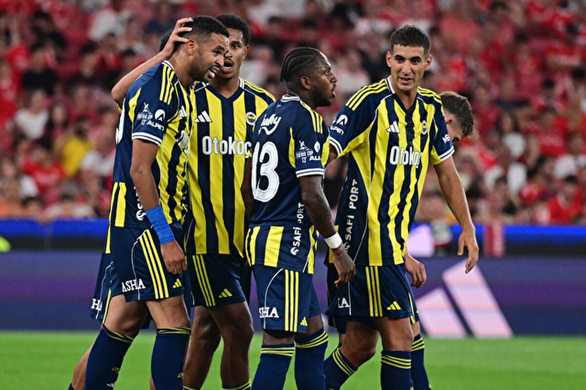 <br><br>Fenerbahçe, Hollandalı kulüp Feyenoord ile play-offlar için mücadele edecek. İlk maç Rotterdam'da, rövanş Kadıköy'de oynanacak. Öte yandan sarı lacivertlilerin Feyenoord'u elemesi halinde muhtemel rakipleri de belli oldu. Feyenoord - Fenerbahçe Şampiyonlar Ligi maçına dair detaylar:<br>
