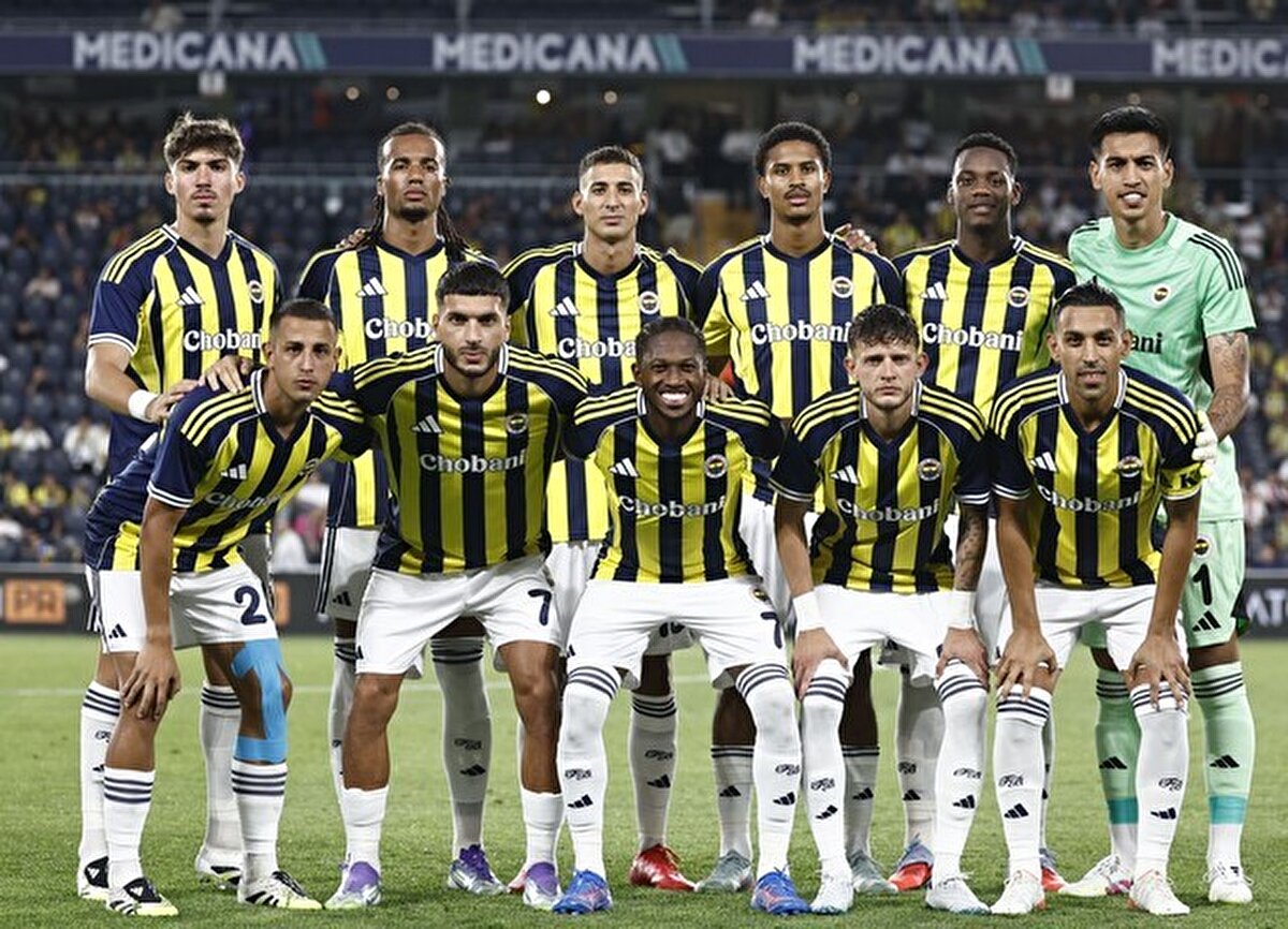 <br><br>Fenerbahçe'nin UEFA'ya bildirdiği kadroda şu isimler yer alıyor:<br><br>İrfan Can Eğribayat, Tarık Çetin, Dominik Livakovic, Çağlar Söyüncü, Alexander Djiku, Yiğit Efe Demir, Mert Müldür, Jayden Oosterwolde, Nelson Semedo, Milan Skriniar, Yusuf Akçiçek, İsmail Yüksek, Fred, İrfan Can Kahveci, Levent Mercan, Bartuğ Elmaz, Archie Brown, Sofyan Amrabat, Sebastian Szymanski, Oğuz Aydın, Talisca, Jhon Duran, Youssef En-Nesyri, Cenk Tosun<br>