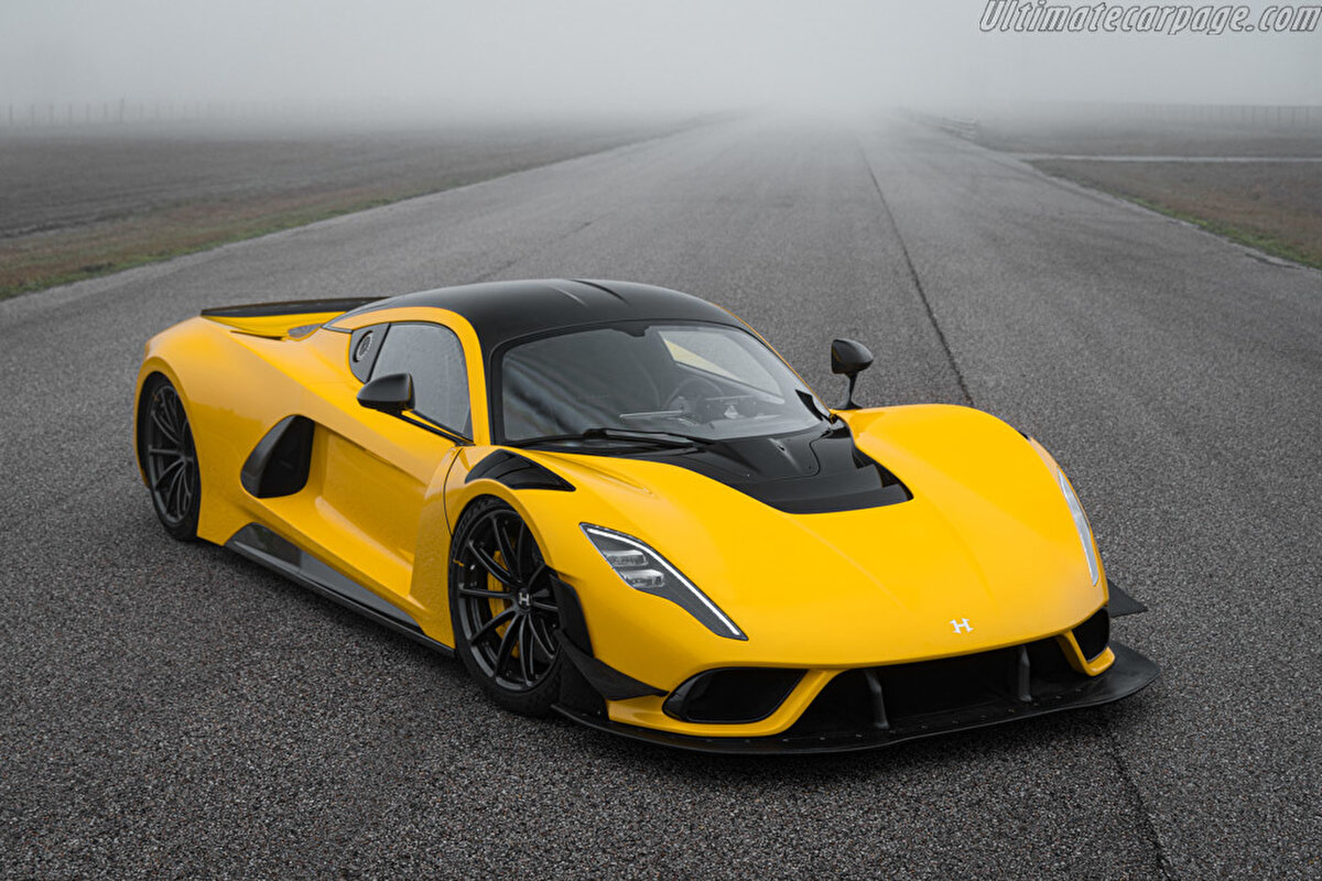 Hennessey Venom F5<br><br> Beygir Gücü: 1.817 HP<br><br> Azami Hız: 500+ km/s (hedef)<br><br> 0-100 km/s: 2.6 saniye<br><br> Fiyat: 2.1 milyon dolar<br><br> 📌 Amerikan mühendisliğiyle üretilen bu model, "dünyanın en hızlısı" olmayı hedefliyor.