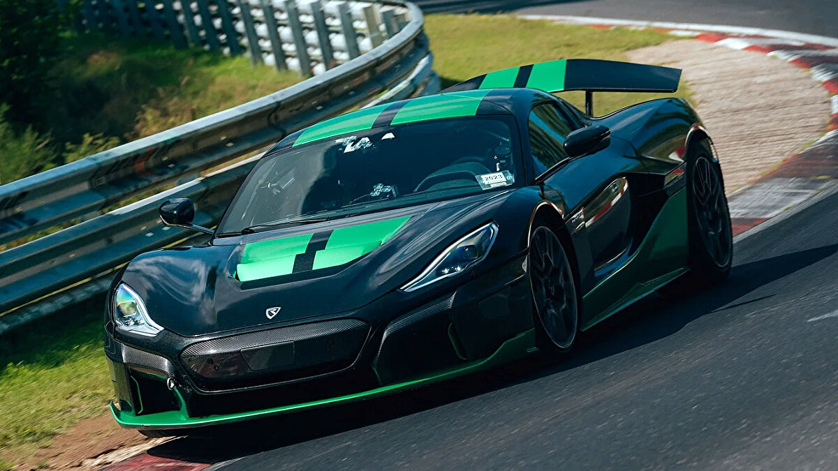 Rimac Nevera (Elektrikli)<br><br> Beygir Gücü: 1.914 HP<br><br> Azami Hız: 412 km/s<br><br> 0-100 km/s: 1.85 saniye<br><br> Fiyat: 2.2 milyon dolar<br><br> 📌 Elektrikli süper otomobil alanında çığır açan Hırvat yapımı Nevera, Tesla'nın çok ötesinde.