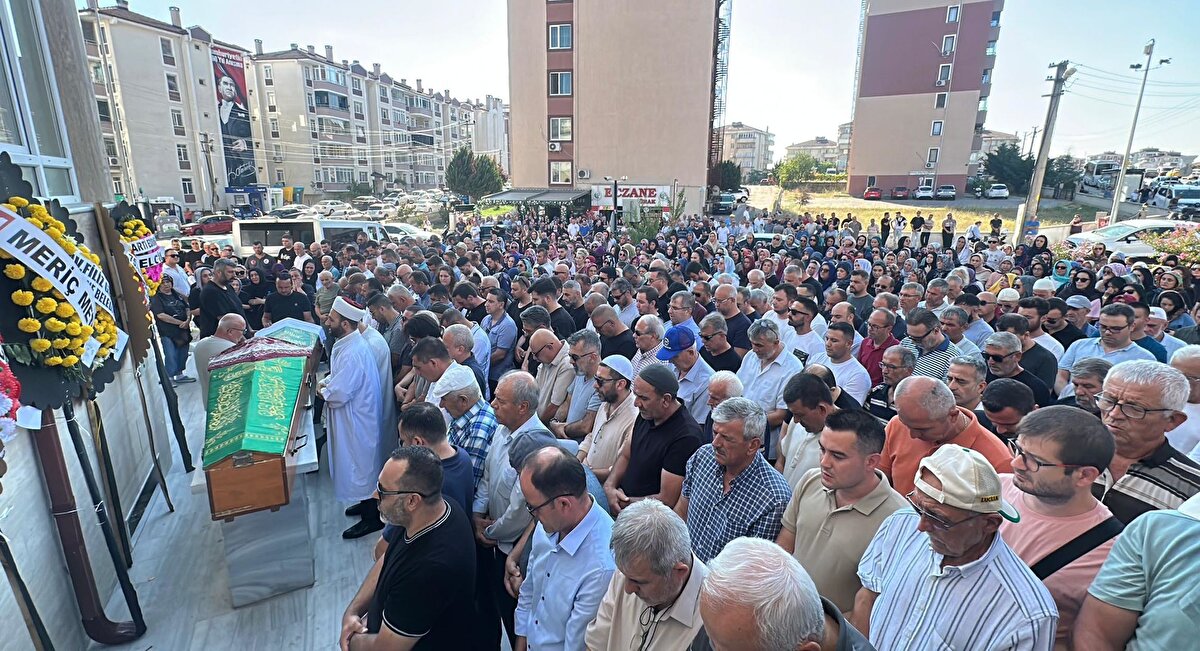 Eşi ve oğlunu boğduktan sonra kesici aletle bileklerini kesen Ömer Gökhan Alacı'nın tedavisi Trakya Üniversitesi Tıp Fakültesi Hastanesi'nde devam ediyor.