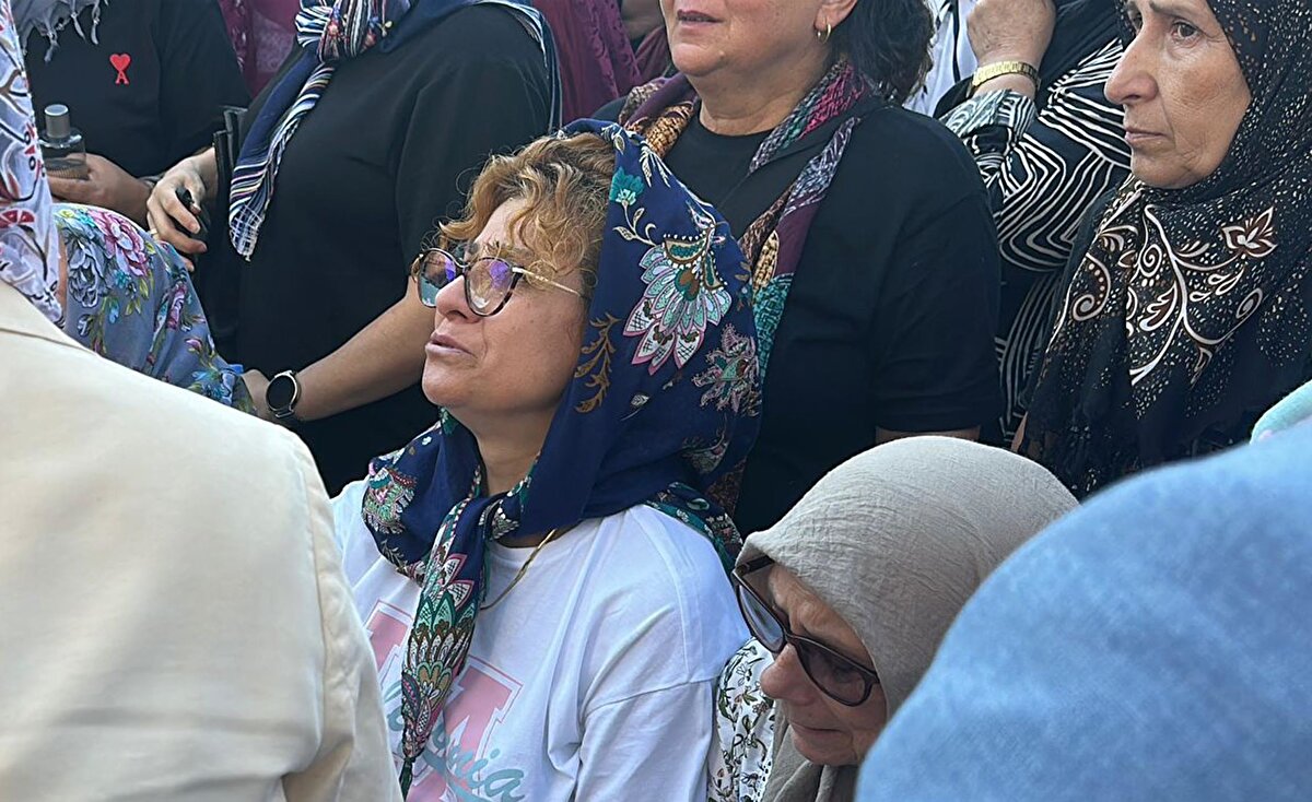 Anne ile oğlu namazın ardından gözyaşları arasında Yenişehir Mezarlığı'nda toprağa verildi.<br>