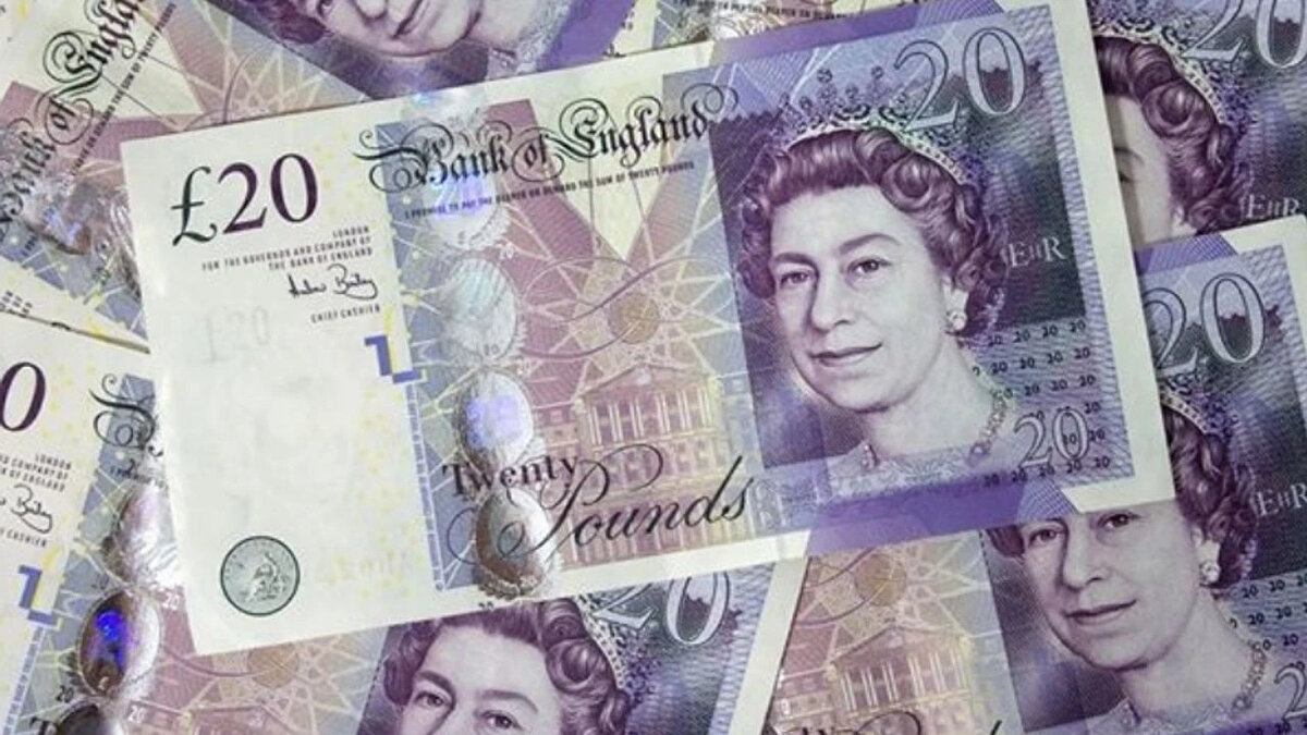 Sterlin kuru ne kadar?<br>İngiliz Sterlini de dikkat çeken para birimleri arasında yer alıyor. Bugün itibarıyla 1 Sterlin’in satış fiyatı 53,98 TL olarak kaydedildi. Sterlin, güçlü pozisyonunu sürdürmeye devam ediyor.