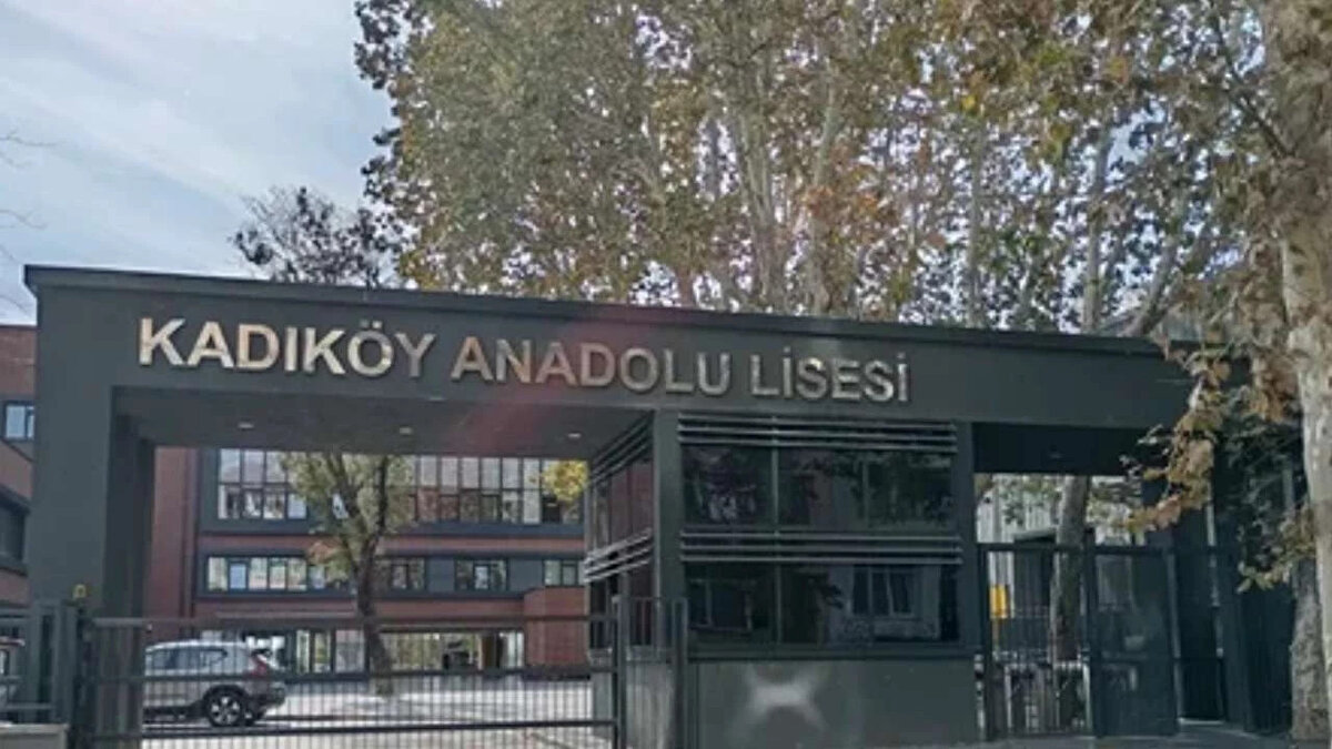 Dördüncü sırada 494 taban puanla Cağaloğlu Anadolu Lisesi, beşinci ve altıncı sırada ise 493 puanla Konak Atatürk Lisesi ile Hüseyin Avni Sözen Anadolu Lisesi yer aldı.