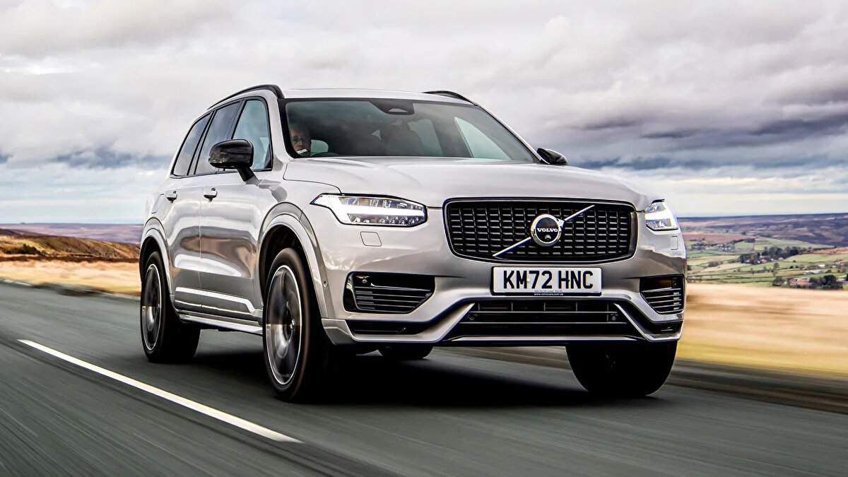 38. Volvo XC90<br>Aylık satış: 240<br>Yıllık satış: 2.393<br>Fiyat aralığı: 9.963.938 TL – 10.905.158 TL